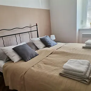Apartment Casa Di Nonna Pina, Kuca U Blizini Arene, Pula