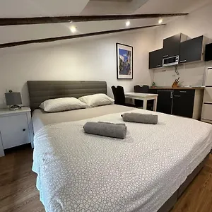 Apartment In The Heart Of, Pula